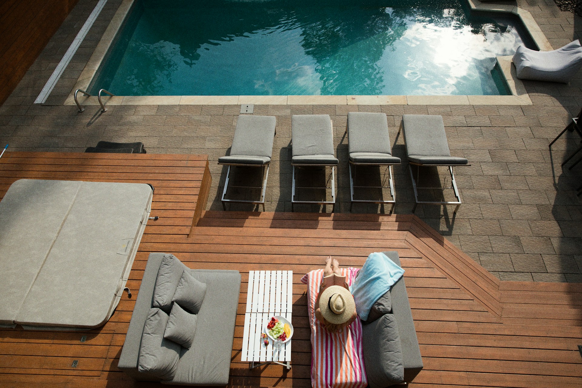 Pool Wet Deck Designs