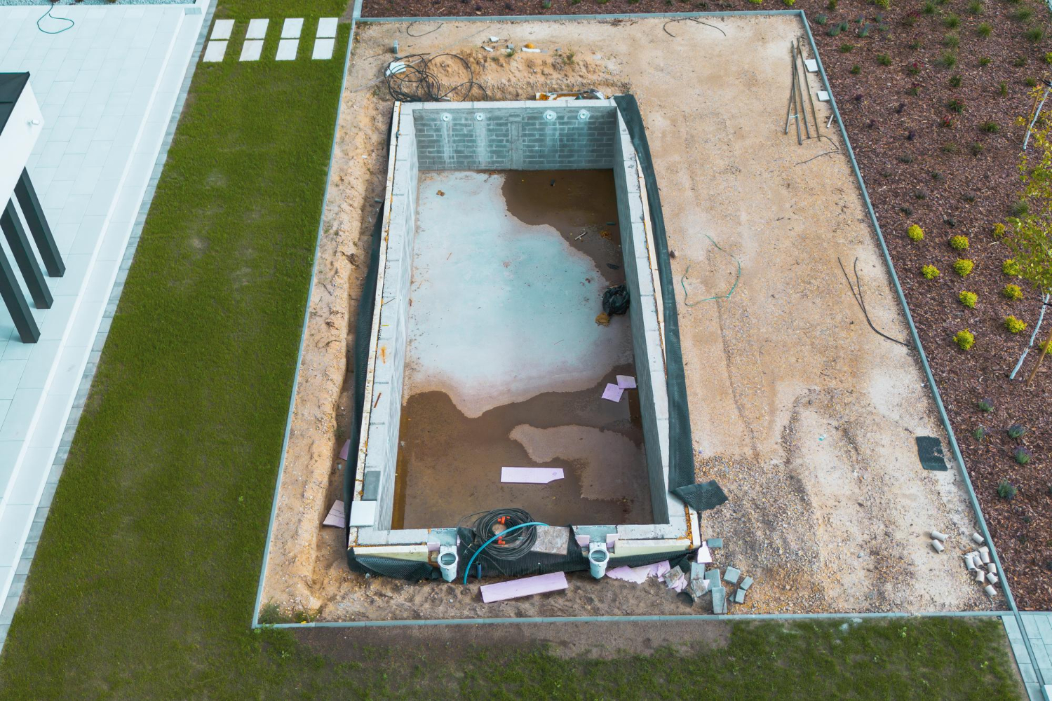 pool builder